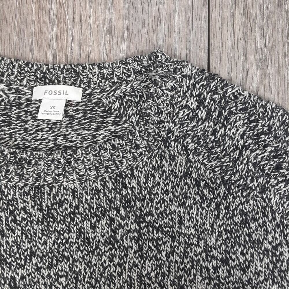 Fossil XS  black and white pattern sweater‎ with yellow slit